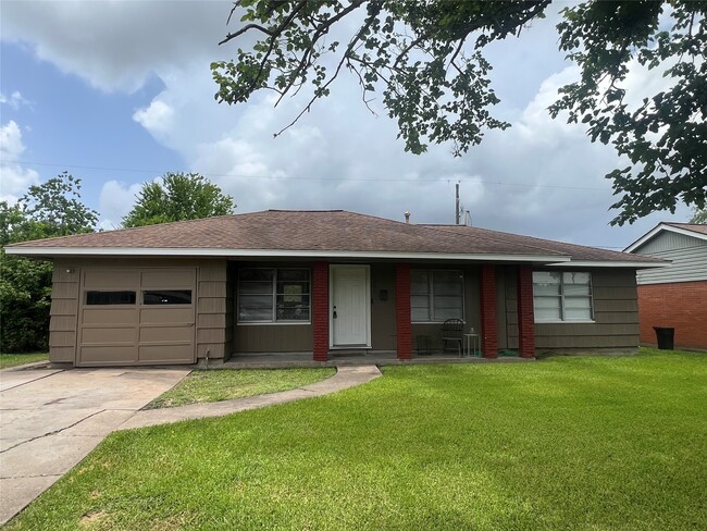 Building Photo - 1305 Serpentine Dr Rental