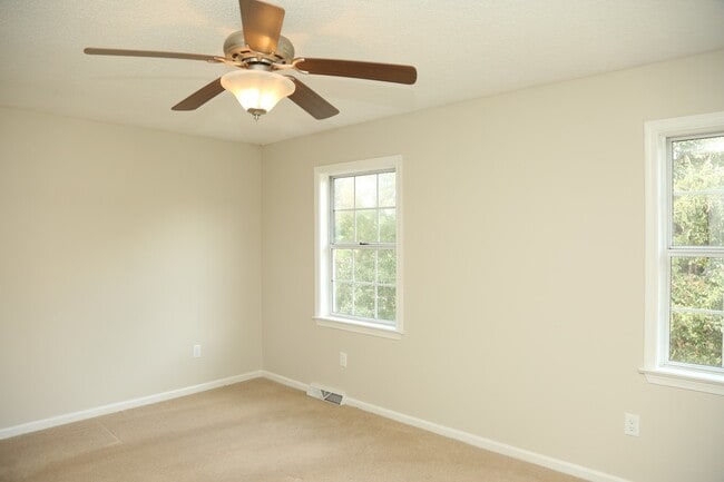Photo - 396 Wynridge Ln