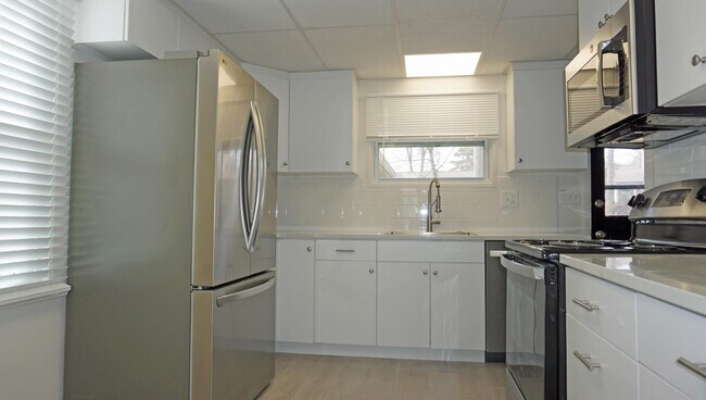 Photo - 2364 Pinecrest Ave