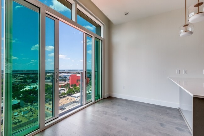 Photo - 123 Lexington Ave Unidad 1408 Rental