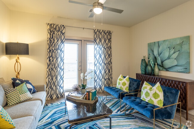 1 BR, 1 BA 680 SF