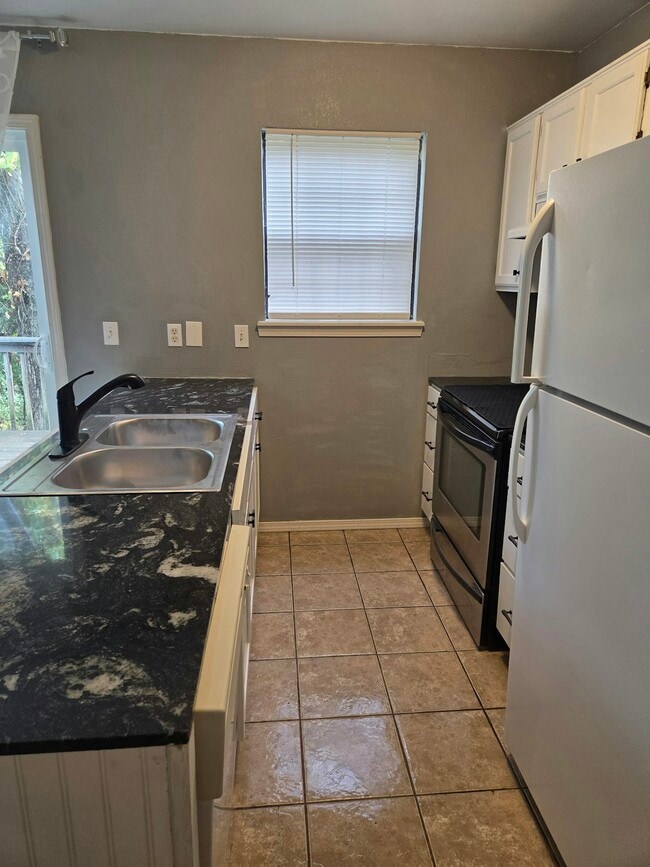 Photo - 501 Braithwaite St