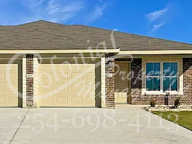 Building Photo - AVAILABLE NOW!