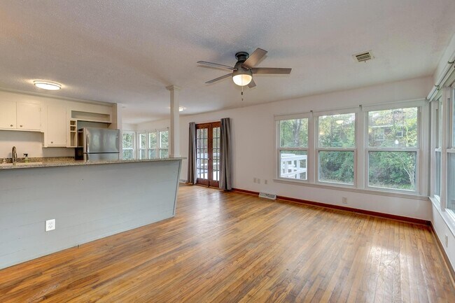 Photo - 1045 Riverview Dr