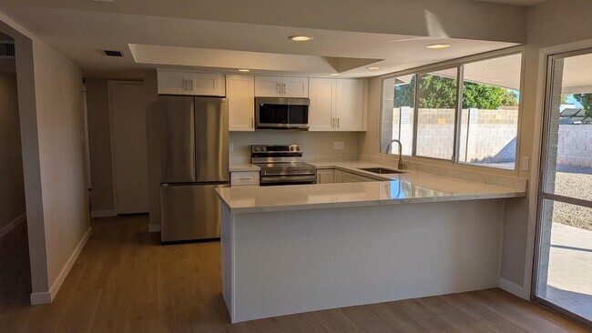 Photo - 1941 E Manhatton Dr