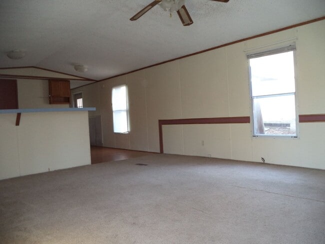 Building Photo - 3 Bedroom 2 Bath Mobile Home Unit Lot 299 - 91 Bass Wood Drive