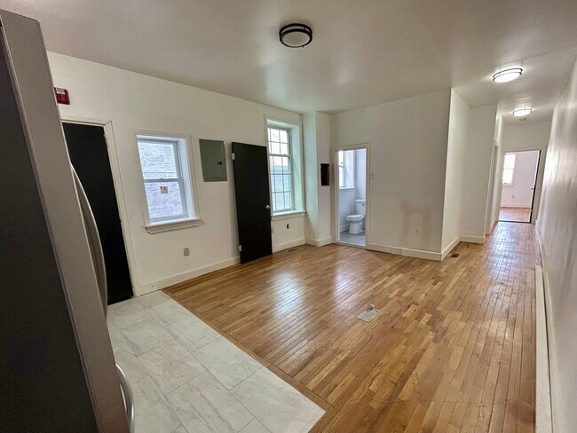 Photo - 2823 W Girard Ave Unit 2R