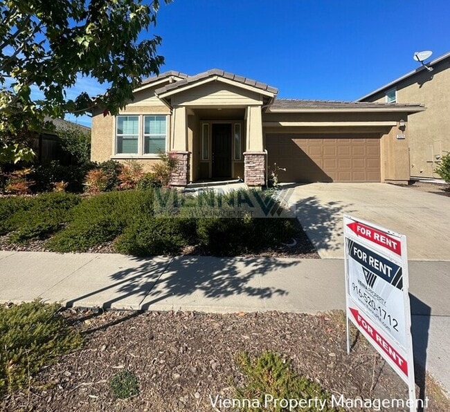 Building Photo - SINGLE STORY HOME IN ROSEVILLE!!!