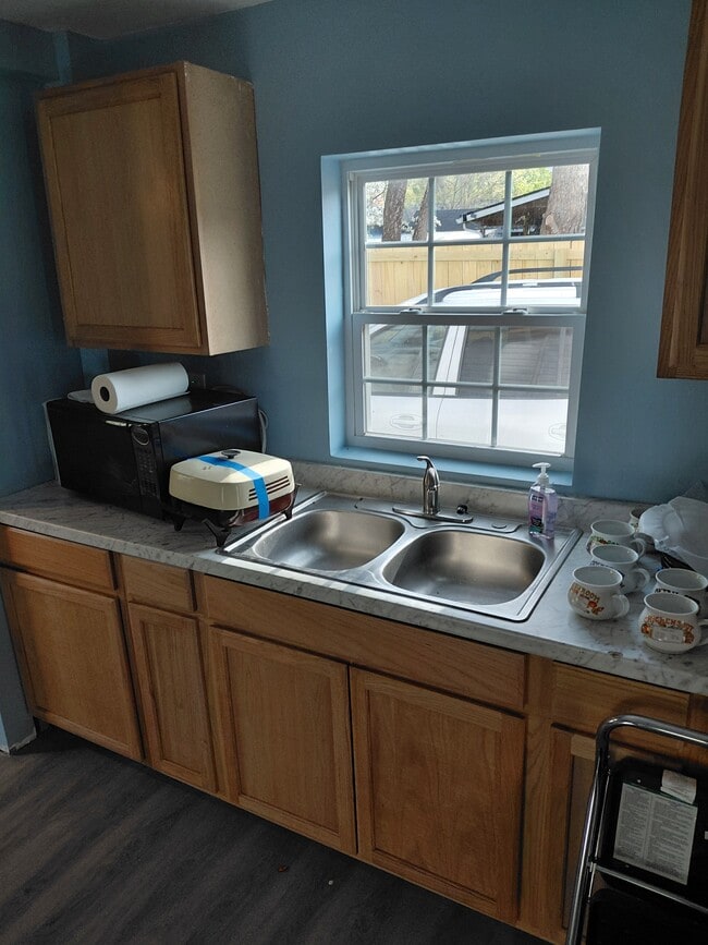 Photo - 102 Rock Church St