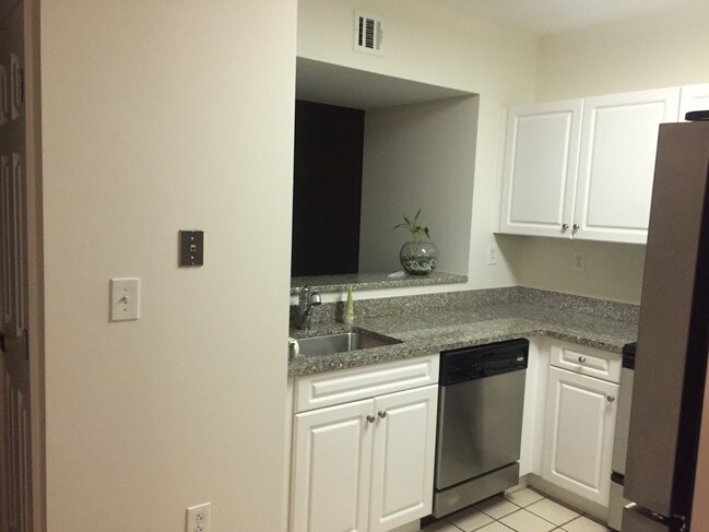 Kitchen - 1 Cityview Ln Unit Daye