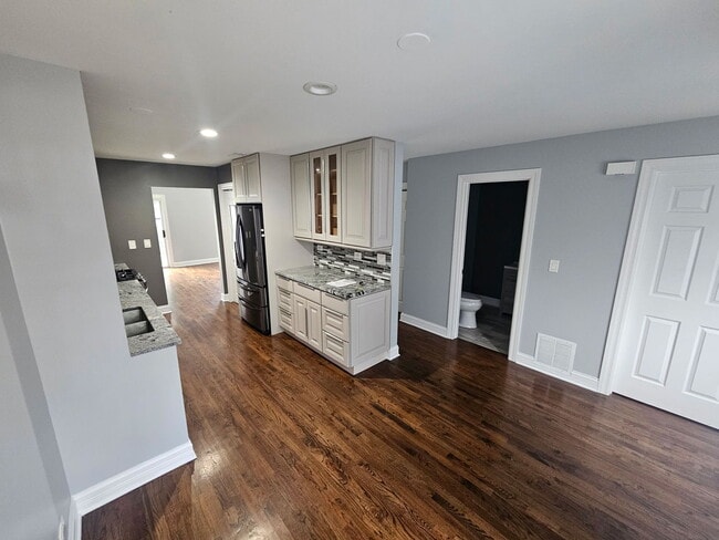 Photo - 1414 Hampshire Ct