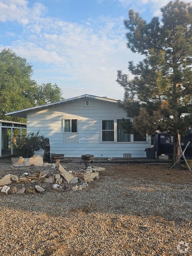 Building Photo - 2015 Elm Ave Rental