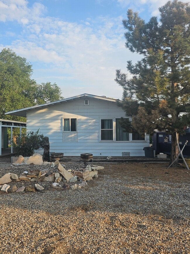 Building Photo - 2015 Elm Ave Rental