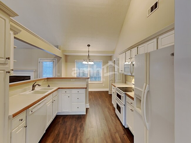 Photo - 4422 Keenly Valley Dr NE