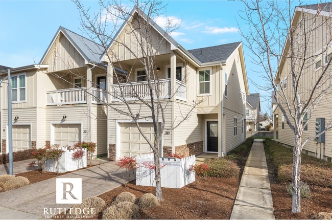 Building Photo - Gorgeous Townhome in Historic Jacksonville / 2 Master Suites