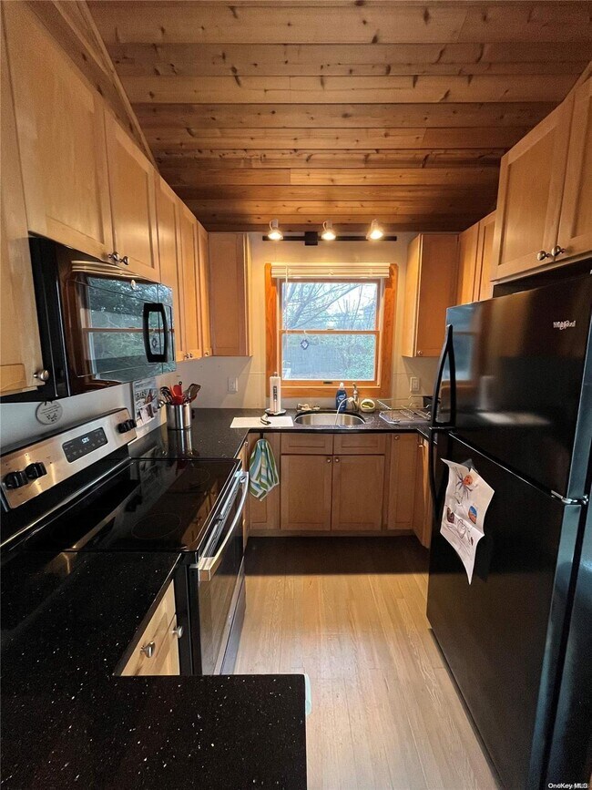 6 Champlain Walk