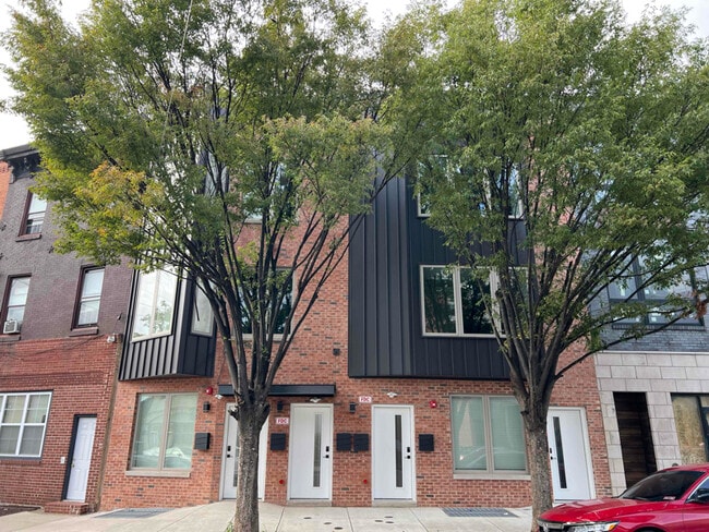 Building Photo - 2556 Frankford Ave Rental