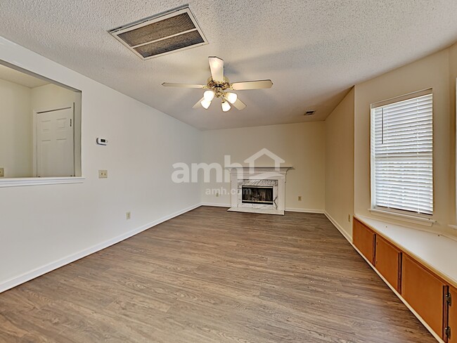 Photo - 507 Johnny Bench Cove