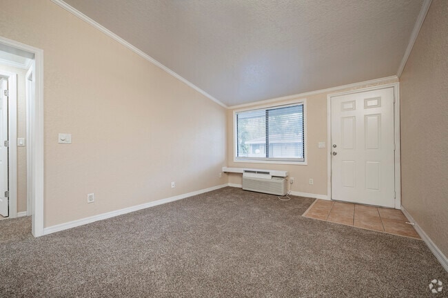 1 BD, 1 BA, 576 SF - Living Room