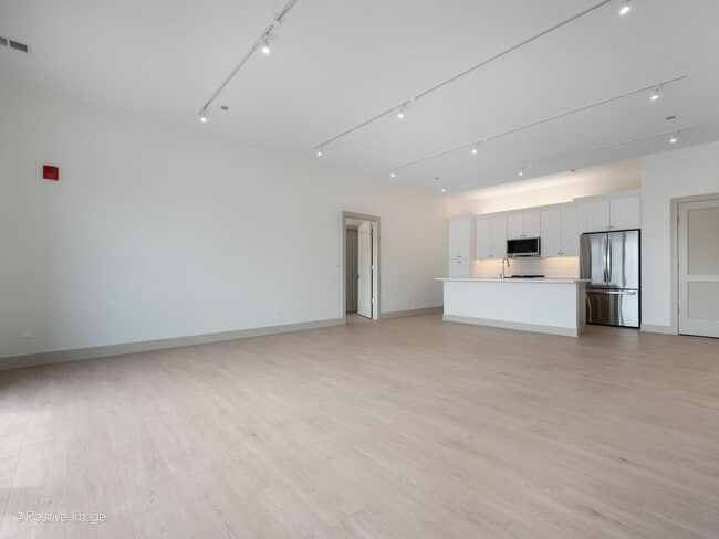 Photo - 3202 N Racine Ave Unidad #402