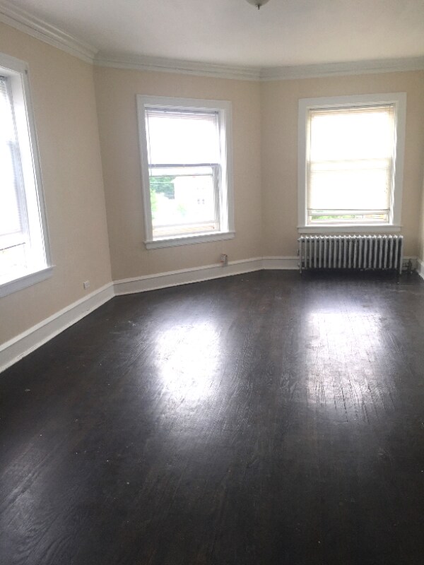 4425 W Fullerton Ave