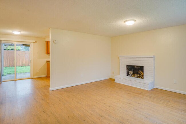 Photo - 13817 NE 35th Cir