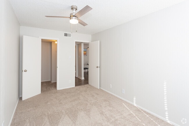 1BR, 1BA - 618 SF