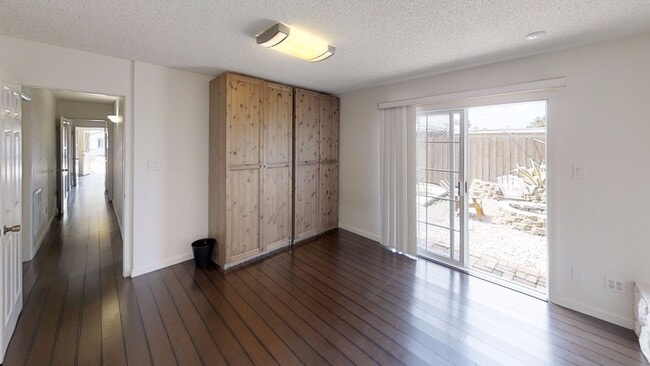 Photo - 5BD/2BA, Great Private Yard! (Lease out, p...