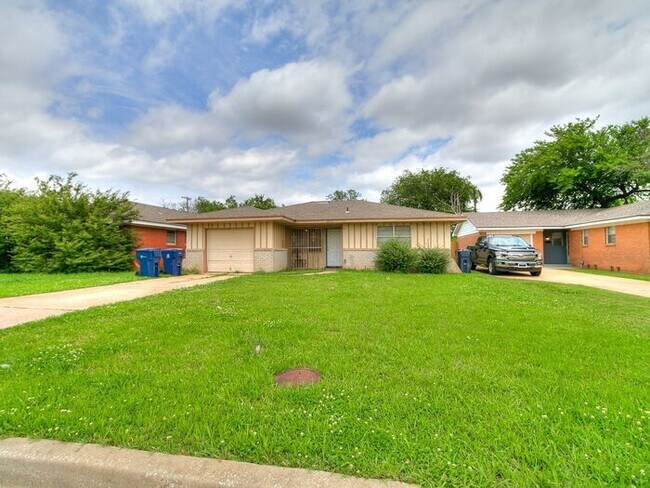 Photo - 213 NW 82nd St