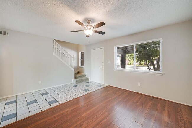 Photo - 5913 Little Creek Trail