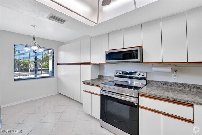 Building Photo - 4987 Pepper Cir Unit I205 Rental