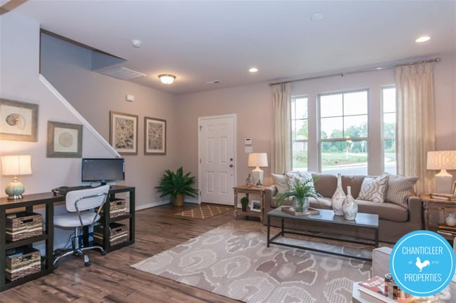 Photo - 1007 Metropolitan Dr