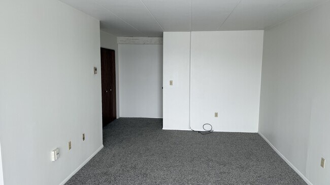 Photo - 370 Newton Cir