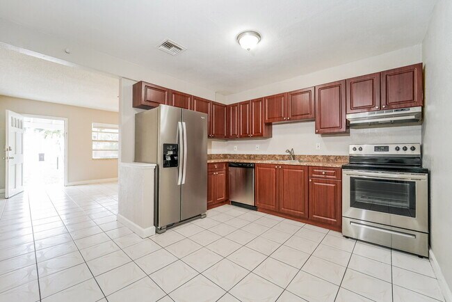 1025 NW 4th Ave