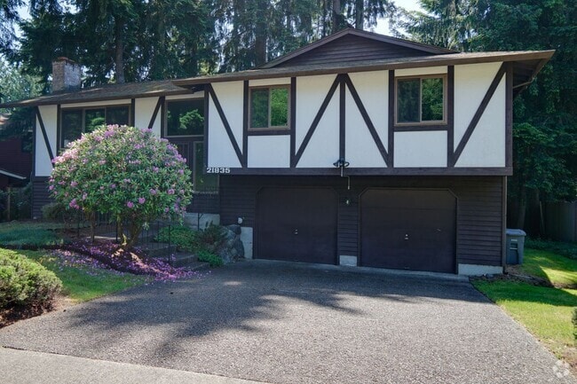 Building Photo - Remodeled Kent East Hill Split level Rental