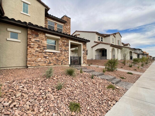 Photo - 3 BED 2.5 BATH 2 CAR GARAGE TOWNHOUSE WITH...