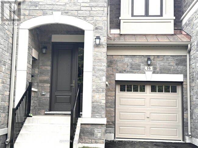 Photo - 16 Donnacona Dr