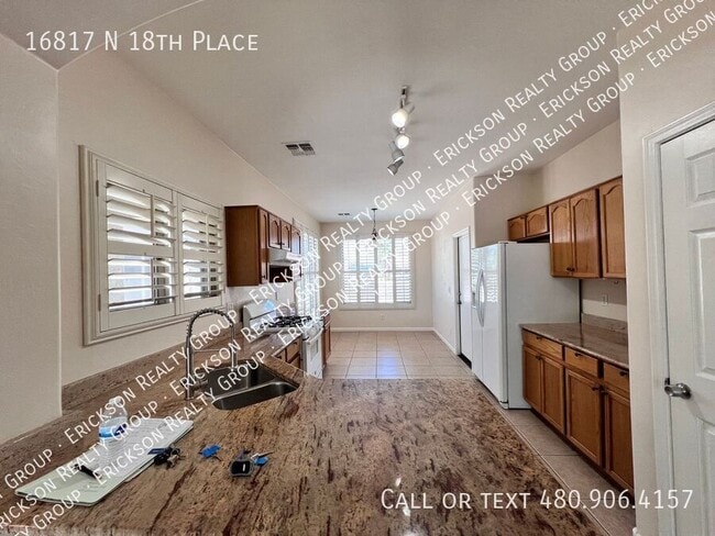 Building Photo - 16817 N 18th Pl