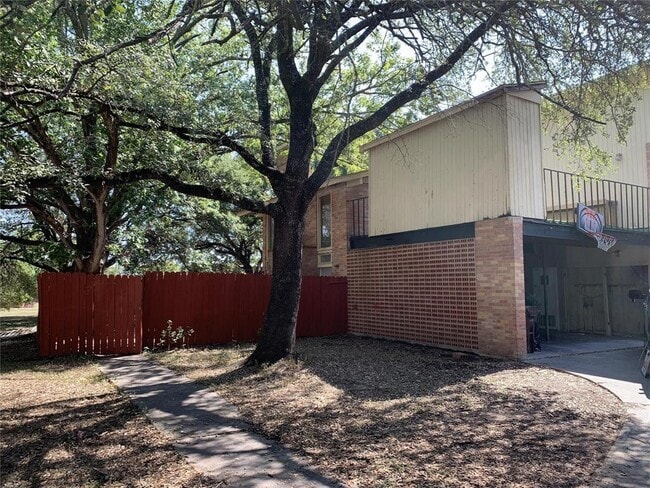 Building Photo - 1012 Bois D'Arc St Rental