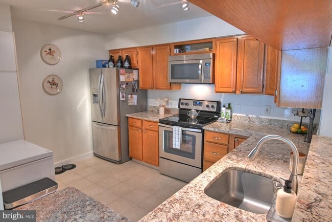 Building Photo - 2220 Springwood Dr Unit C