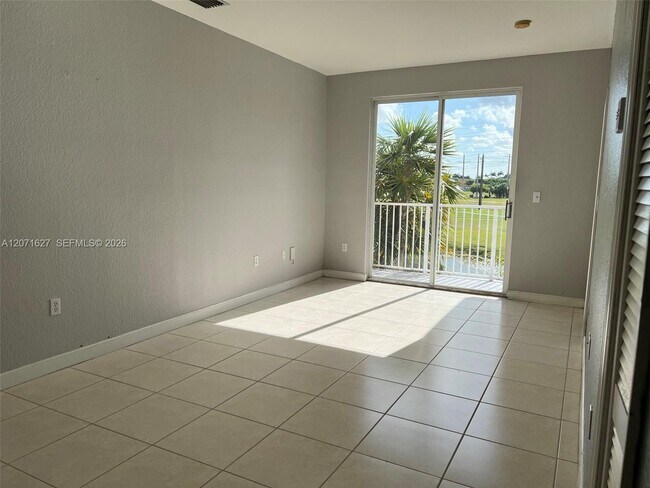 Photo - 17630 NW 73rd Ave Unidad 203-4