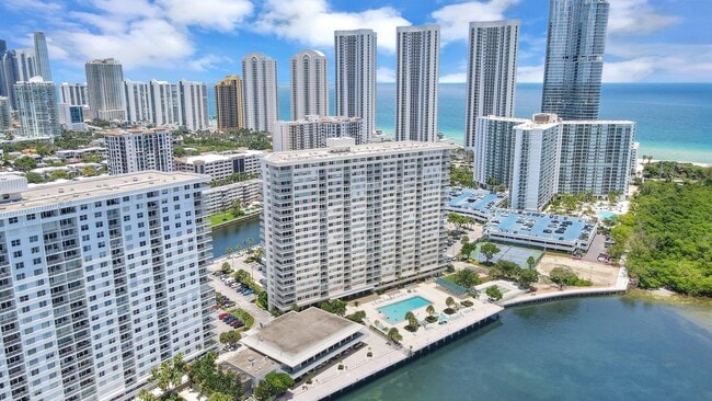 Building Photo - 300 Bayview Dr Unit 1703 Rental