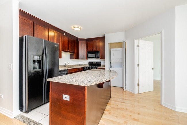 Building Photo - 33 W Ontario St Rental