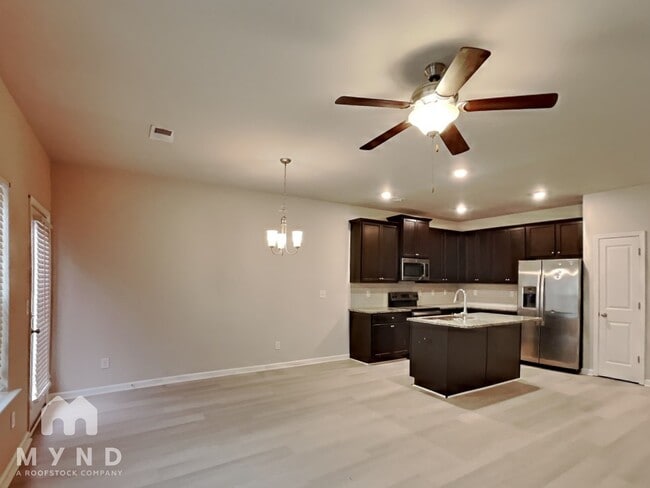 Photo - 5097 Lower Elm St