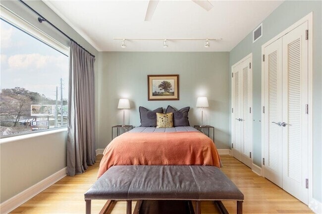 Building Photo - 901 W 9th St Unit 315 Rental