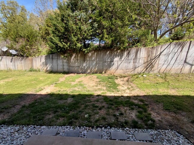 Building Photo - 20305 Skyview Dr Unit 20305 C Skyview Drive
