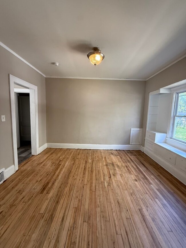 Photo - 4bd Single E. 140/kinsman Section 8