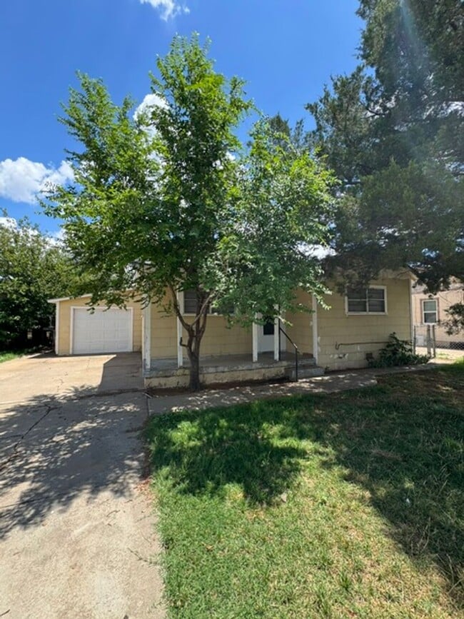 Photo - Cute 3 bedroom off in Gables Area!
