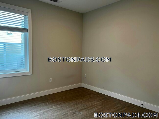 Building Photo - 340 Bremen St Rental
