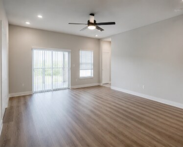 818 Singleton Blvd